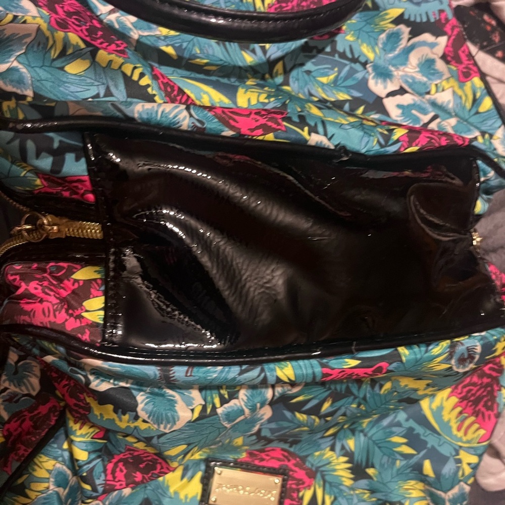 Pre-owned Betsy Johnson weekender bag used 3 times - Picture 3 of 6